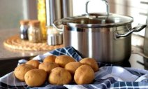 Gezonde koude aardappel salade