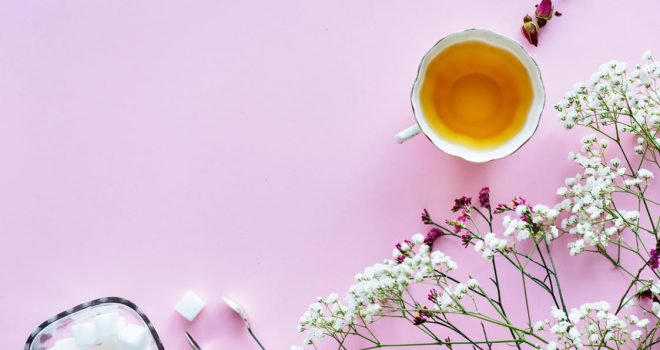 Hoeveel suiker per dag is gezond? De gemiddelde Nederlander eet 30 suikerklontjes per dag Hoeveel suiker per dag is gezond? De gemiddelde Nederlander eet 30 suikerklontjes per dag