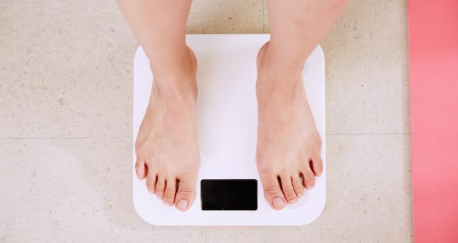 Gezond afvallen weegschaal Gezond afvallen? 10 tips voor gezond eten en afvallen zonder dieet