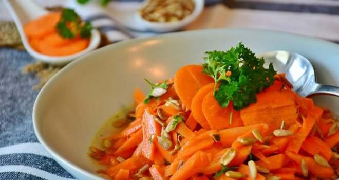 Wortelsalade | Lekker gekruide wortelsalade met rozijnen Wortelsalade | Lekker gekruide wortelsalade met rozijnen